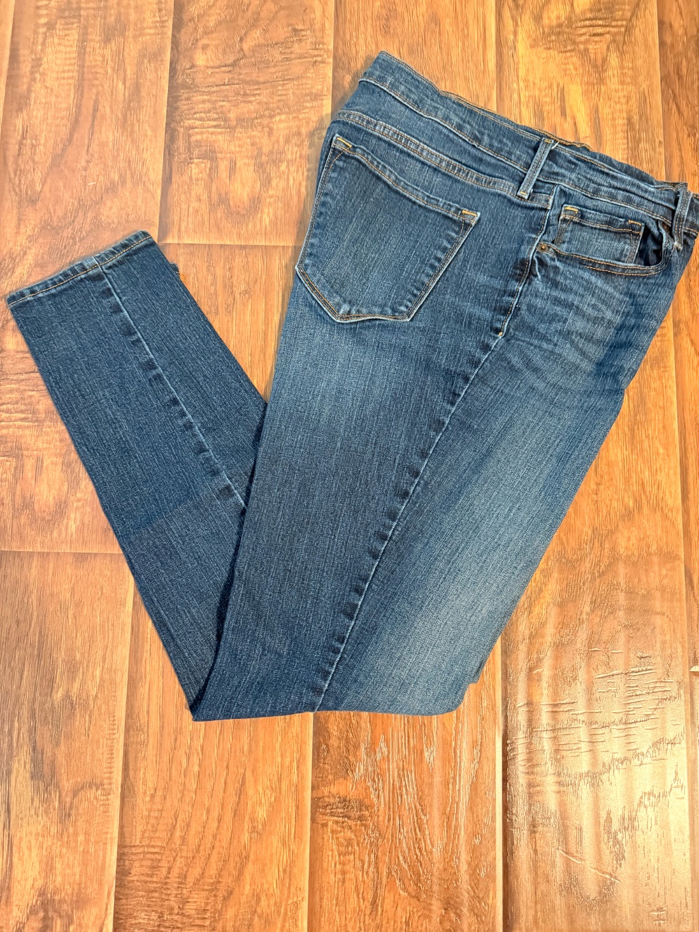 Old Navy Women's Curvy Skinny Jeans in Dark Blue Wash